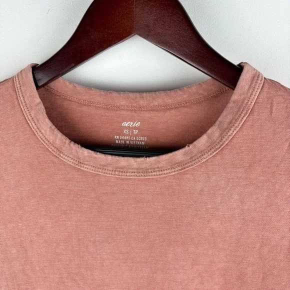 Aerie Women’s Cropped Keyhole Shirt Top Burnt Red Pink Loungewear Distressed XS - Picture 3 of 8